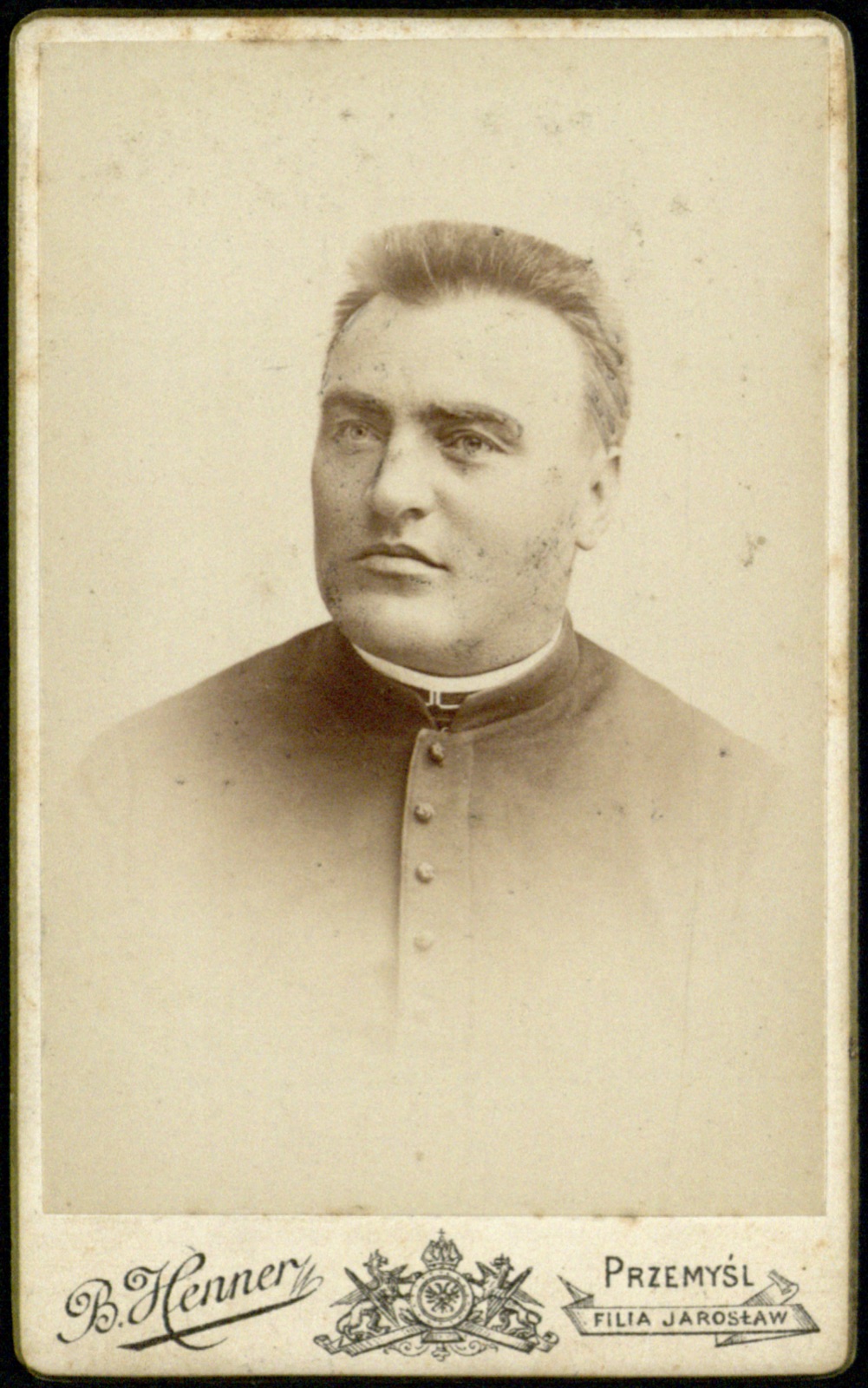 portret duchownego (fotografia gabinetowa, ok. 1890–1906)