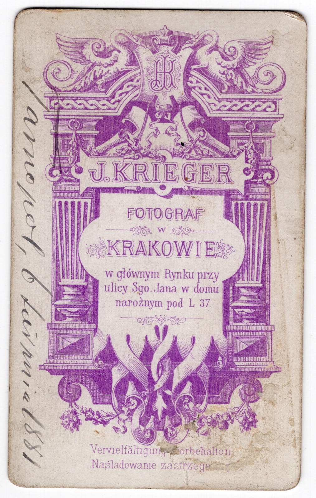 Odwrocie karty: portret starszego mężczyzny w binoklach, wizytówka (CDV), datowana 1881