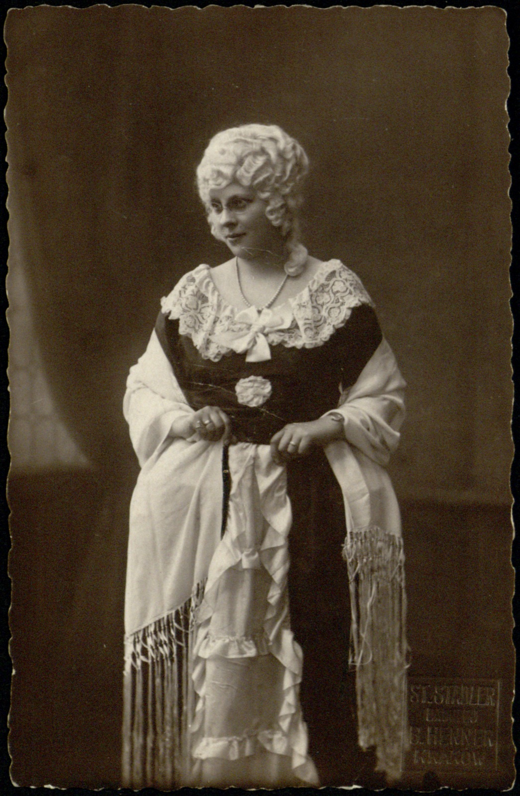 portret kobiety w stroju rokokowym (kostium)
