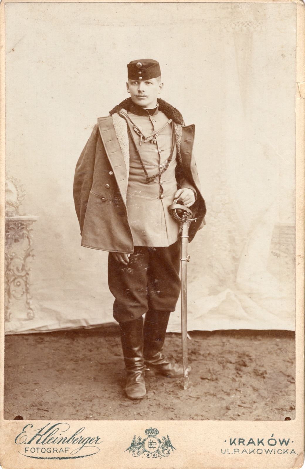żołnierz austro-węgierski z szablą