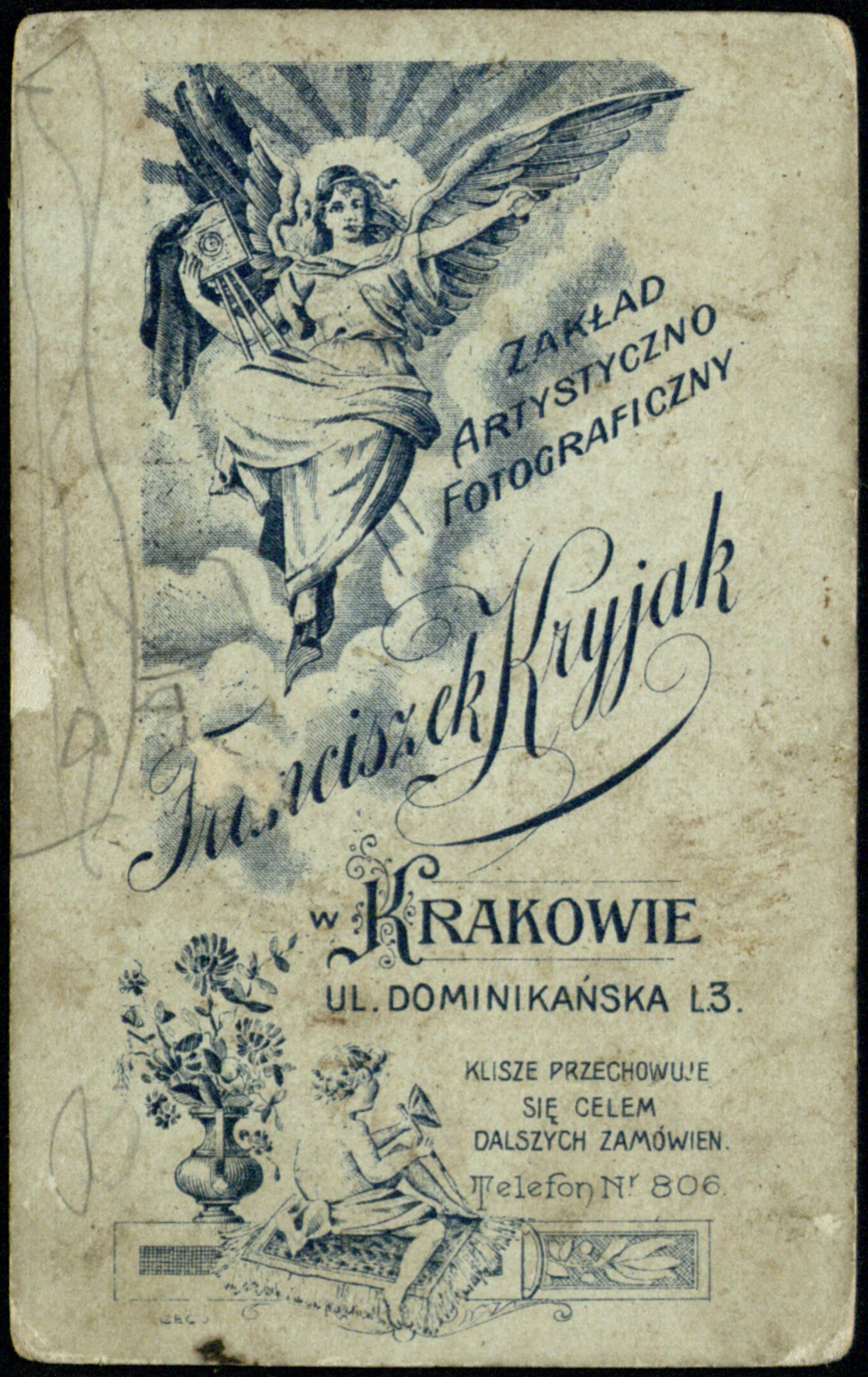 Odwrocie karty: portret młodego mężczyzny w kraciastym garniturze (fotografia gabinetowa, ok. 1905–1918)