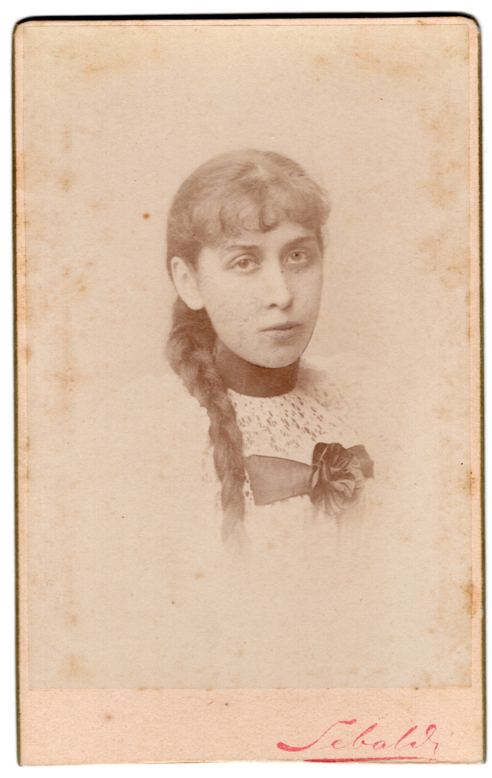 portret dziewczyny z warkoczem, wizytówka (CDV)