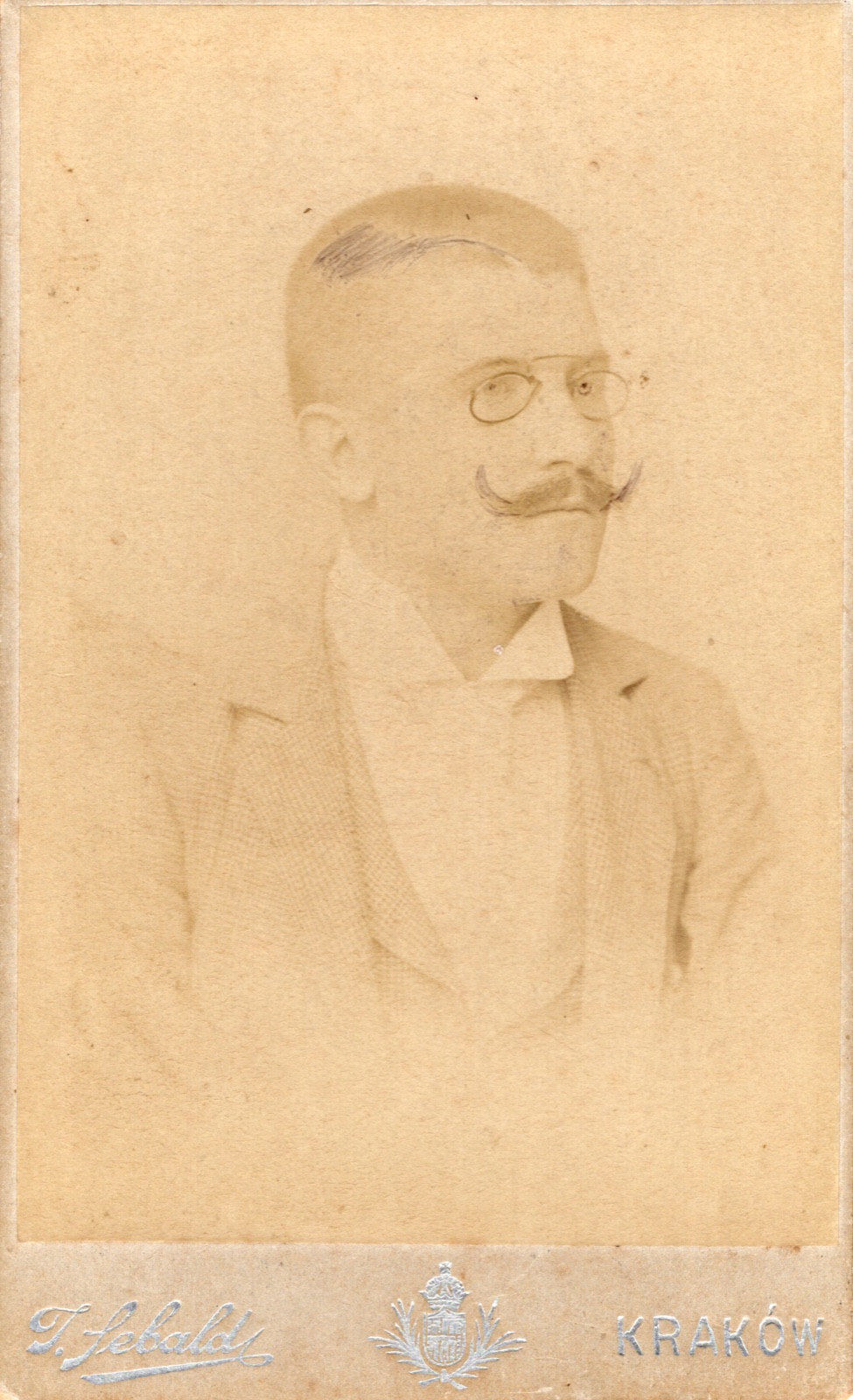 portret mężczyzny w binoklach