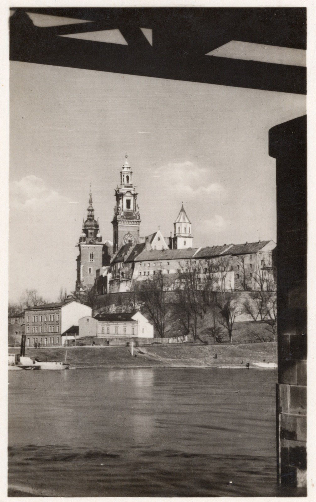 Wawel spod przęsła mostu
