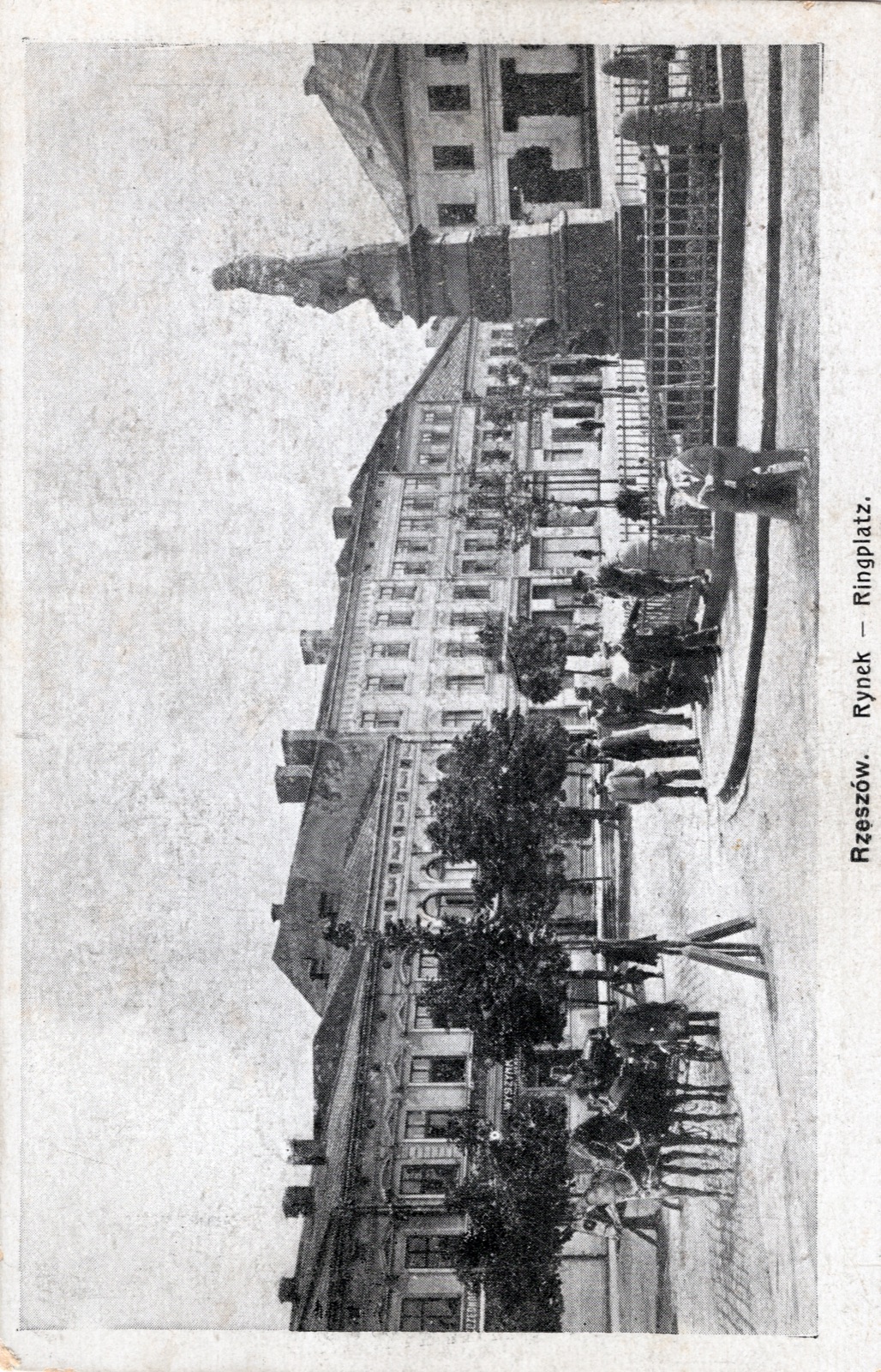 Rynek (Ringplatz); widok z pierzejami i ratuszem, sztafaż targowy
