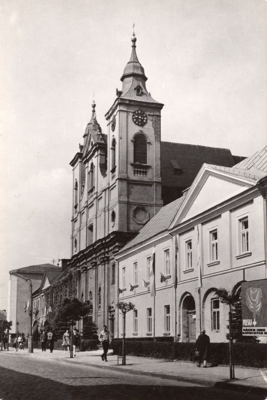 Ulica 3 Maja (kościół farny)