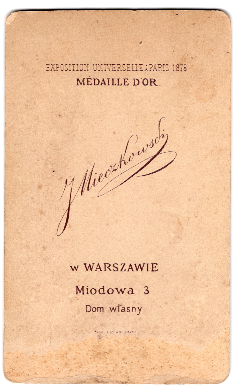 Odwrocie karty: portret mężczyzny z wąsem (wizytówka, ok. 1890–1895)