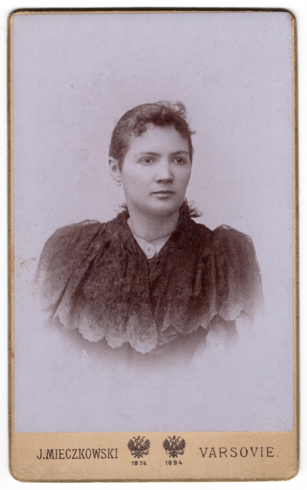 portret młodej kobiety (fotografia gabinetowa, ok. 1896)