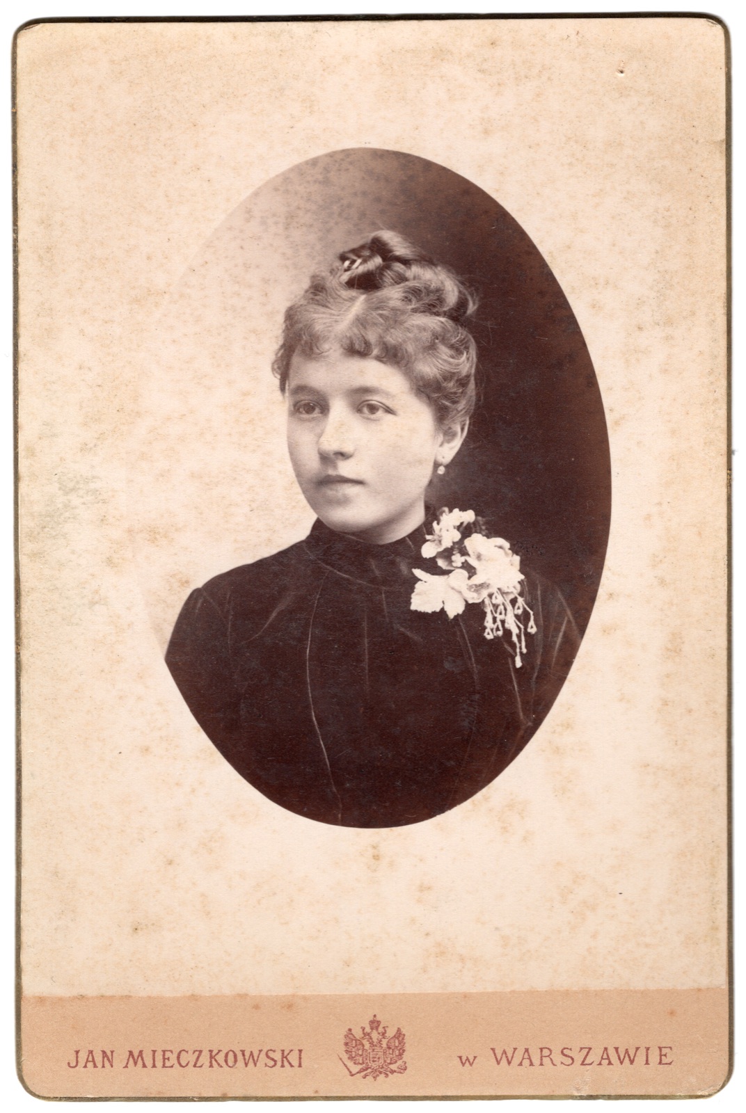 portret młodej kobiety (fotografia gabinetowa, ok. 1887)