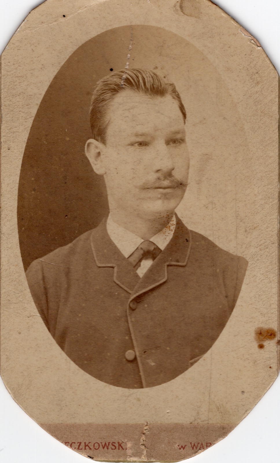 portret mężczyzny z wąsem (wizytówka, ok. 1886–1888)