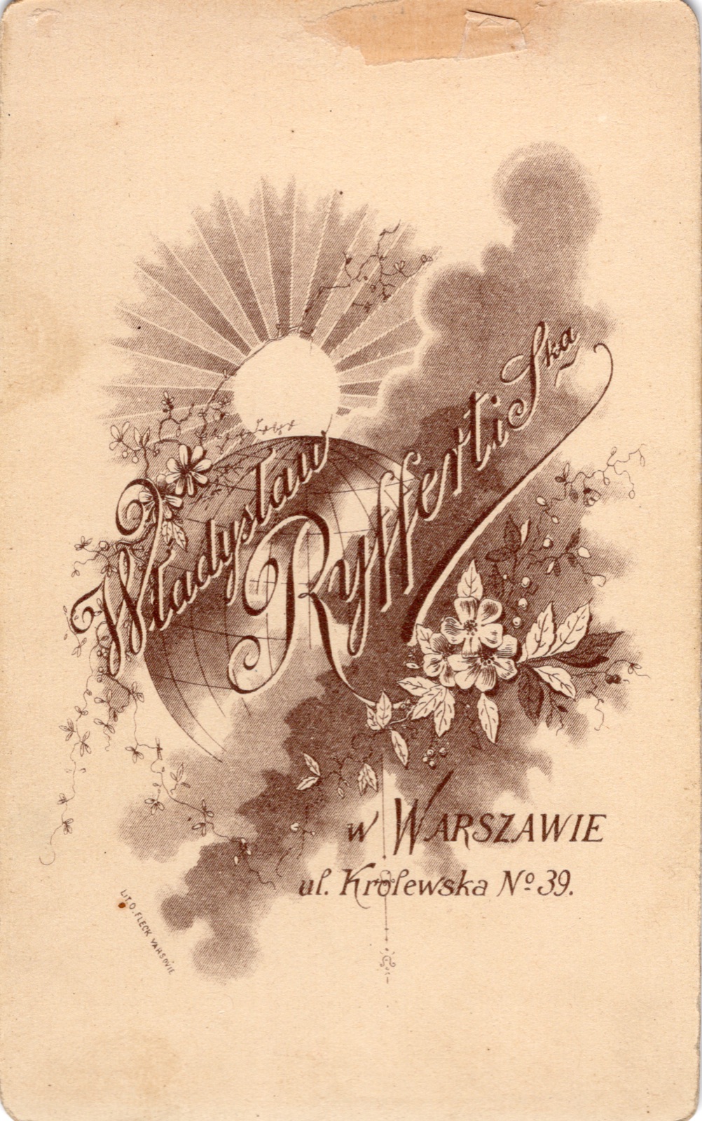 Odwrocie karty: portret młodego mężczyzny w stroju wieczorowym (fotografia gabinetowa, ok. 1898–1905)
