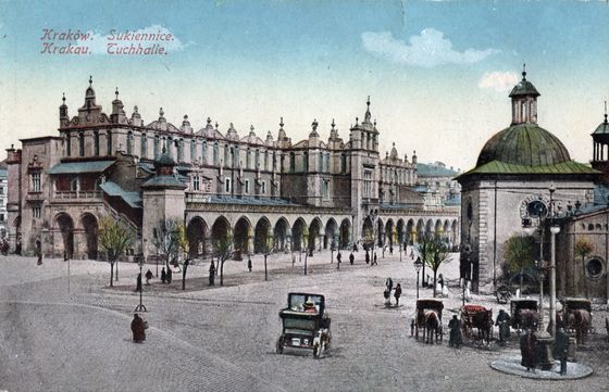 Zielona kopuła nad straganami
