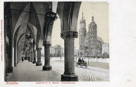 Dorożka pod arkadami, Mariacki w głębi