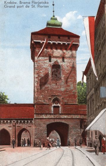 Brama Floriańska w biało-czerwonych flagach