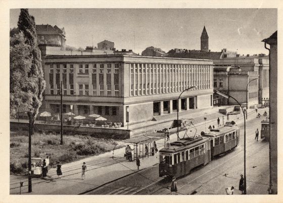 Tramwaje przed hotelem „Korona”