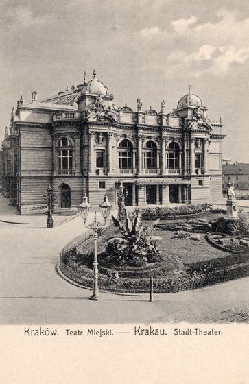 Latarnia gazowa przed gmachem teatru