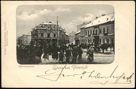 Zimowy Plac Reformacki z saniami