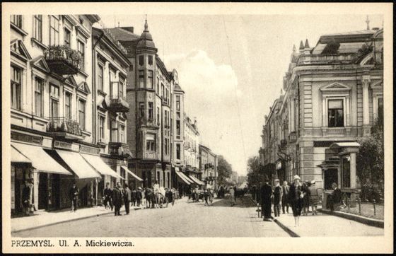 Sklepowe markizy przy A. Mickiewicza