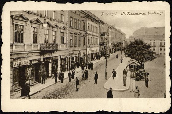 Kiosk z afiszami i marka dopłaty