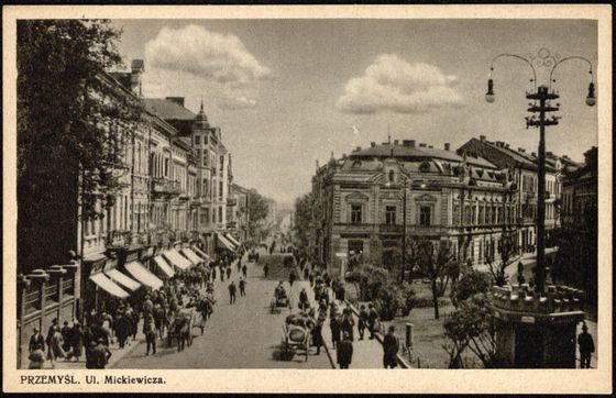 Ul. Mickiewicza z wozami targowymi