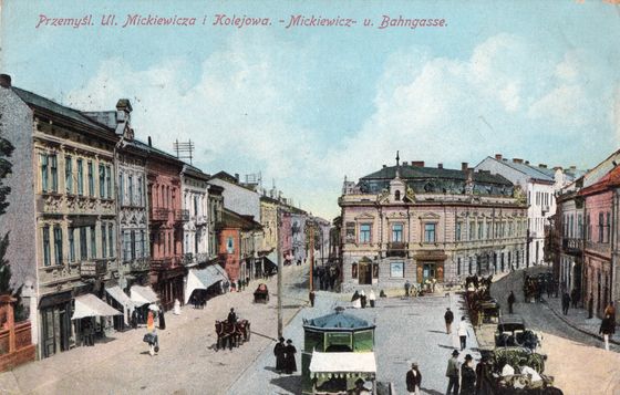 Kramy u zbiegu Mickiewicza i Kolejowej