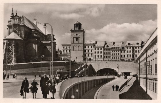 Plac Zamkowy w ruchu przechodniów