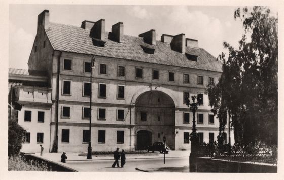 Bursa w odbudowanej Dziekance