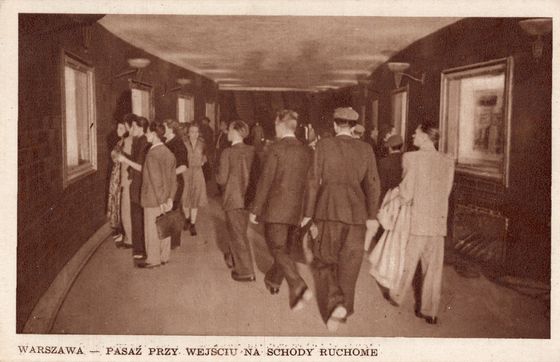 Pasaż przy schodach ruchomych Trasy W-Z