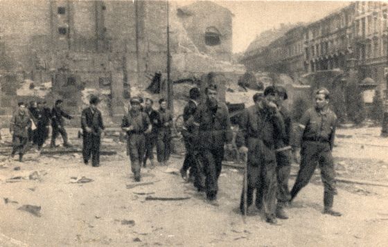 Powrót z akcji, obieg 1949